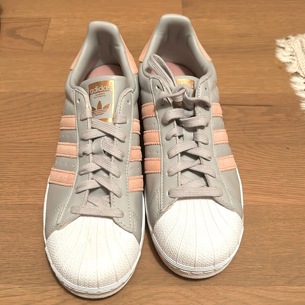 Adidas Superstar women’s grey/pink clamshell sneaker, Size 41.5/Womens 9